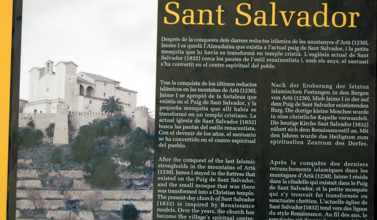 An der Nordostküste von Mallorca liegt das romantische Städtchen Artá. Oben auf dem Hügel befindet sich die Wallfahrtskirche Sant Salvador, von wo aus man einen einmaligen Rundblick hat.