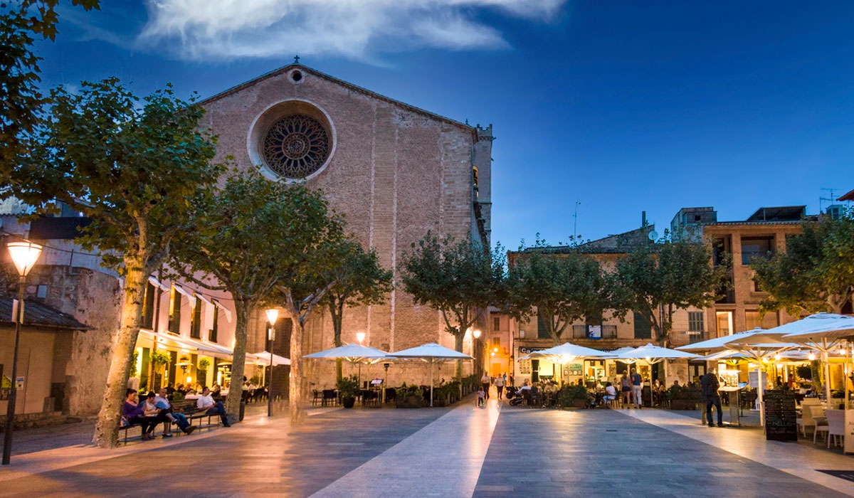 Pollença – Auf den Spuren der Tempelritter auf Mallorca. Santa Maria dels Àngels: Diese beindruckende Kirche wurde im Jahre 1236 erbaut, aber nur vier Jahre danach wurde sie an die Tempelritter übergeben.
