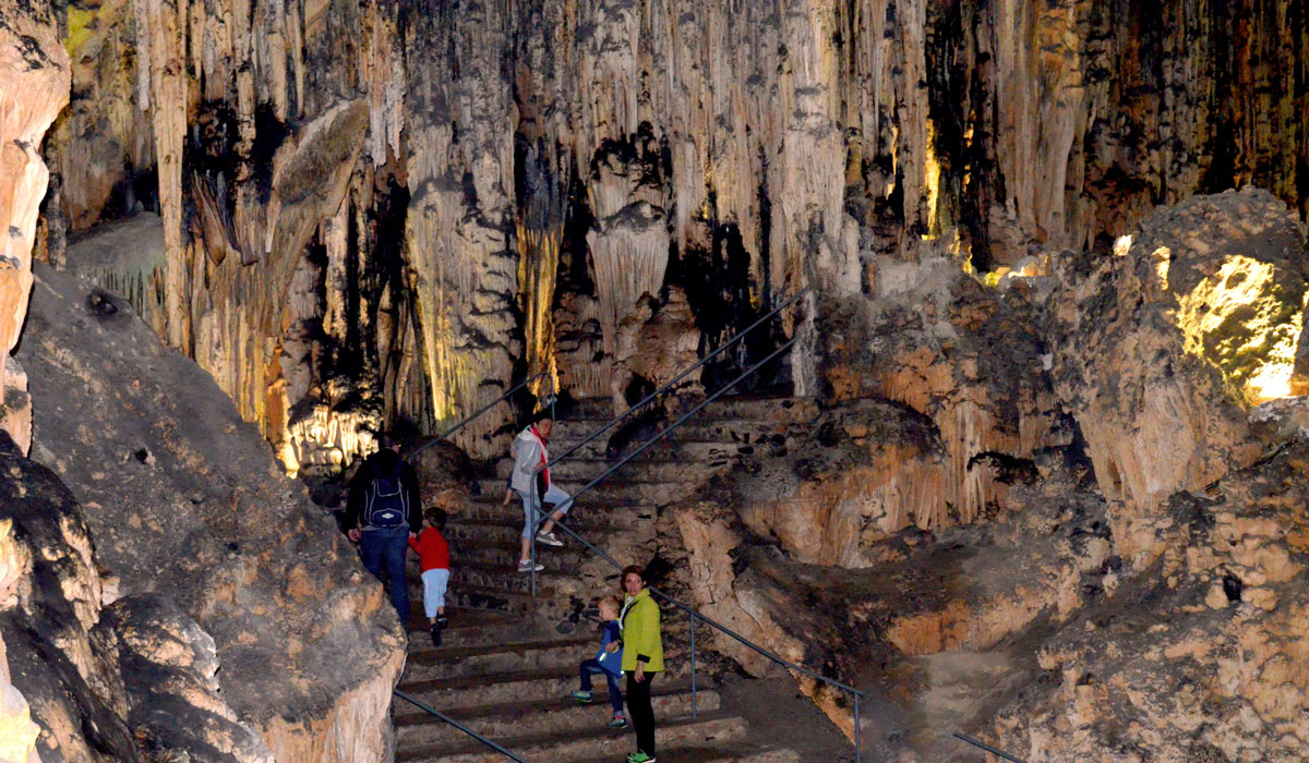 Spektakuläres Tropfstein Höhlensystem – Coves d’Artà auf Mallorca. Ein Ausflugtipp nicht nur bei Regenwetter.